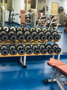 Fitness centrum a/nebo fitness zařízení v ubytování A103 Cozy Private Room Shared Apartment Muroor Abu Dhabi UAE