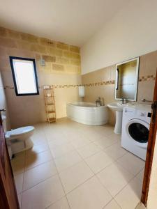 Koupelna v ubytování Dawlet ix-Xemx Gozo Farmhouse