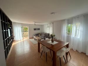 a living room with a wooden table and chairs at Luminoso apartamento con amplia terraza y vistas in Candelaria