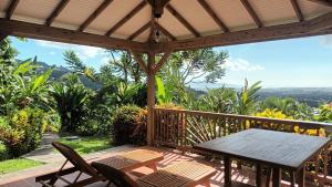 Balkón nebo terasa v ubytování Martinique La petite maison dans la Colline