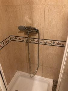 a shower in a bathroom with a tub at Ponteareas Precioso apartamento . VUT-PO-011959 in Ponteareas
