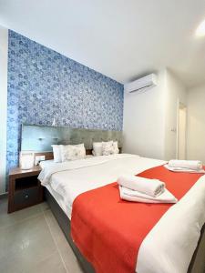 En eller flere senge i et værelse på Marina Suites & apartments - Self catering - by Tritoni hotels