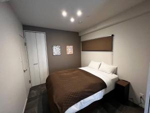 a bedroom with a large bed in a room at HOTELMr,KINJOin PREMIUMTERRACECHATAN - Vacation STAY 59237v in Chatan