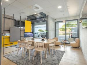 Kuchyň nebo kuchyňský kout v ubytování B&B HOTEL Fort-de-France