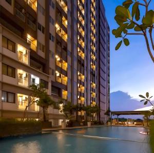 Πισίνα στο ή κοντά στο Furnished Studio, 5 mins to LRT Jabodebek Station +3 φωτογραφίες
