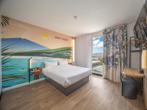 Postel nebo postele na pokoji v ubytování B&B HOTEL Fort-de-France