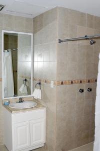 a bathroom with a sink and a shower at Hotel Dunas Near Consulate in Ciudad Juárez