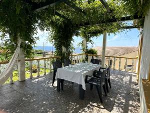 a table and chairs on a patio with a pergola at Casa do Alemao in Porto Judeu