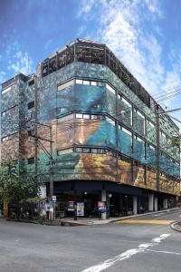 a building with a painting on the side of it at Hotel Medellin Art in Medellín