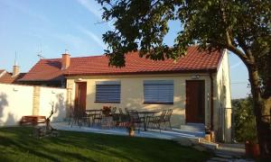 Το κτήριο όπου στεγάζεται  το διαμέρισμα