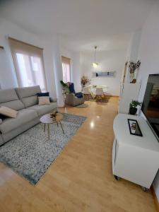 a living room with a couch and a table at Apartamento Las Floritas in Málaga
