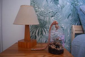a lamp and a glass bottle on a table at Villa Magnolia con giardino in Bari