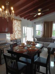 a kitchen and living room with a table and chairs at Apartamentos Rosarito.!! Con Vista al Mar ! in Rosarito