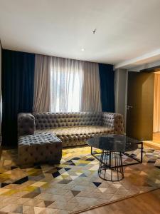 a living room with a couch and a table at QS Marista Hotel in Goiânia