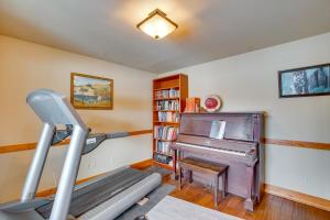 克利埃勒姆Forested Cle Elum Home with Trail Access and Deck的相册照片