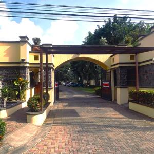 Gallery image of Family Condo Escape 2BR Gated Pool Jacuzzis Security Terrace 2km Walk Beach and Town in Jacó +40 photos