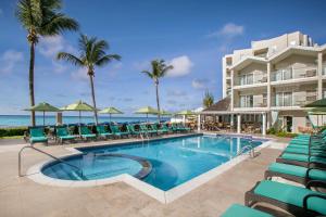 A piscina localizada em Sea Breeze Beach House All Inclusive by Ocean Hotels ou nos arredores