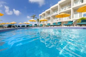 A piscina localizada em Sea Breeze Beach House All Inclusive by Ocean Hotels ou nos arredores