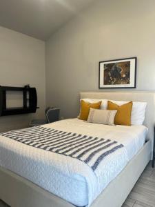 a bedroom with a large bed with yellow pillows at Private modern guesthouse, near La Cantera/Medical Center in San Antonio