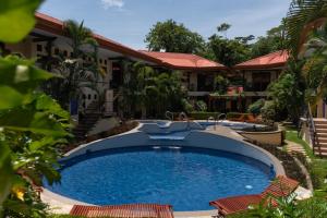 Gallery image of Family Condo Escape 2BR Gated Pool Jacuzzis Security Terrace 2km Walk Beach and Town in Jacó