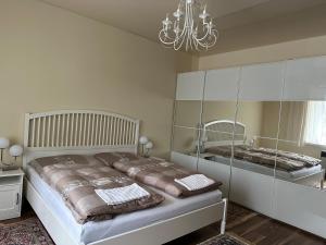Posteľ alebo postele v izbe v ubytovaní APARTMEN PRAHA