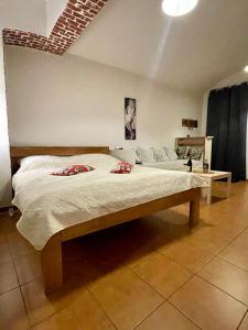 מיטה או מיטות בחדר ב-Ubytování v soukromí Bělčice