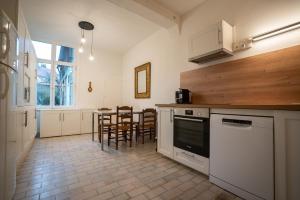Cuisine ou kitchenette dans l'établissement Maison Monsigny ( Annexe Clos Du Bailli )