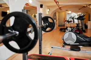 
The fitness center and/or fitness facilities at Hotel Zenit Budapest Palace
