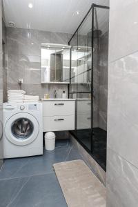 O baie la Appartement moderne, proche du Parc de la tête d'Or et de Lyon +11 fotografii