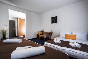Ένα ή περισσότερα κρεβάτια σε δωμάτιο στο Hotel Šumava