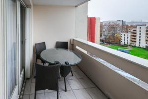 Un balcon sau o terasă la Appartement moderne, proche du Parc de la tête d'Or et de Lyon