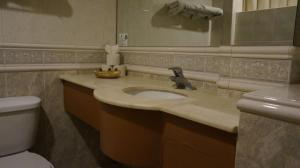 Ένα μπάνιο στο Grand Royal Tampico