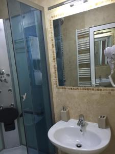 Imagen de la galería de Hamlet Hotel, en Bacău 21 fotos más