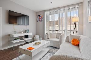 a living room with a couch and a table at Heart Of Santa Monica , Orange Pearl Condo in Los Angeles