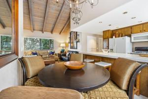 een keuken en een woonkamer met een tafel en stoelen bij 2 Homes Rented Together on the Oceanfront in Newport Beach