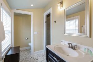 Bagno di Cloud Suite On Duval