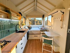 Kuchyň nebo kuchyňský kout v ubytování Kyneton Tiny House - Tiny Stays