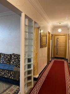 a room with a bed and a red carpet at Appartement meublé tanger in Tangier