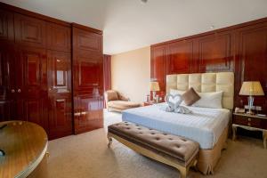 Katil atau katil-katil dalam bilik di Belviu Hotel Bandung