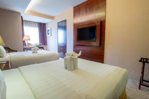 Katil atau katil-katil dalam bilik di Belviu Hotel Bandung