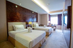 Katil atau katil-katil dalam bilik di Belviu Hotel Bandung