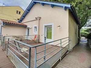 Budova, v ktorej sa apartmán nachádza