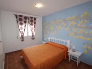 Posteľ alebo postele v izbe v ubytovaní Casa familiar cerca del mar con piscina privada, WiFi, aire acondicionado, admiten mascotas - ES-184-47 + 27 fotografií