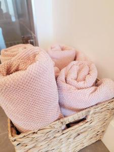 a basket filled with pink blankets in a room at Stunning 1bed Apartment Downtown 1 min to Petco Park Convention Center in San Diego