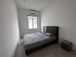 a small bedroom with a bed and a window at C4A Austin Toppen IKEA Aeon Tebrau in Johor Bahru