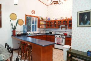 a kitchen with wooden cabinets and a counter top at El paraíso de Apaneca in Apaneca