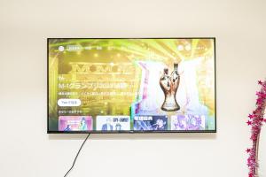 TV a/nebo společenská místnost v ubytování 両国駅前