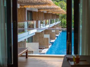 Бассейн в Tup Kaek Sunset Beach Resort-SHA Plus или поблизости