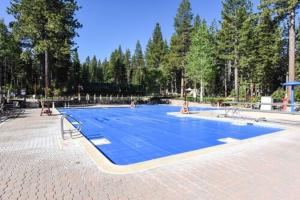 Bazén v ubytování Northstar California Resort nebo v jeho okolí