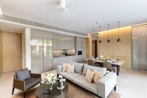 Twinpalms MontAzure Phuket的厨房或小厨房